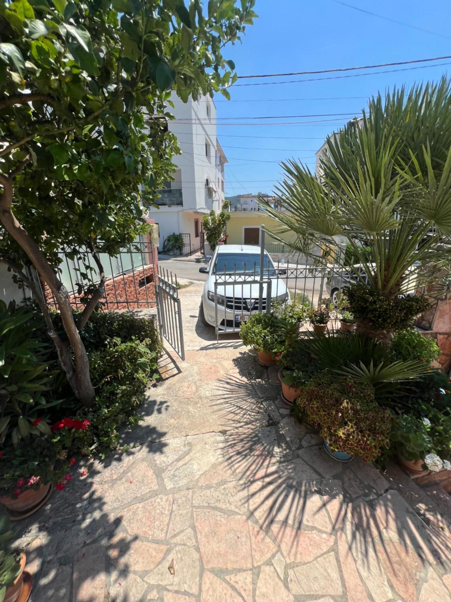 Vila Leo Εξαμίλιο Εξωτερικό φωτογραφία